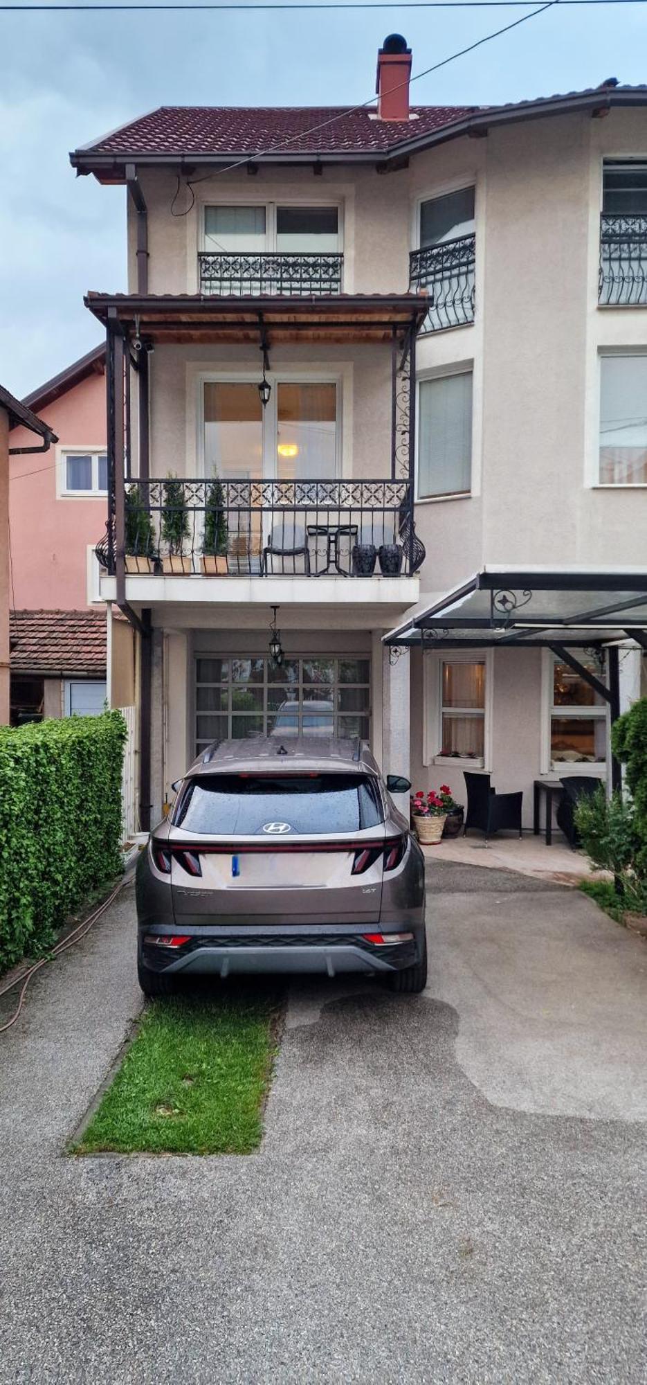 Apartment Ars