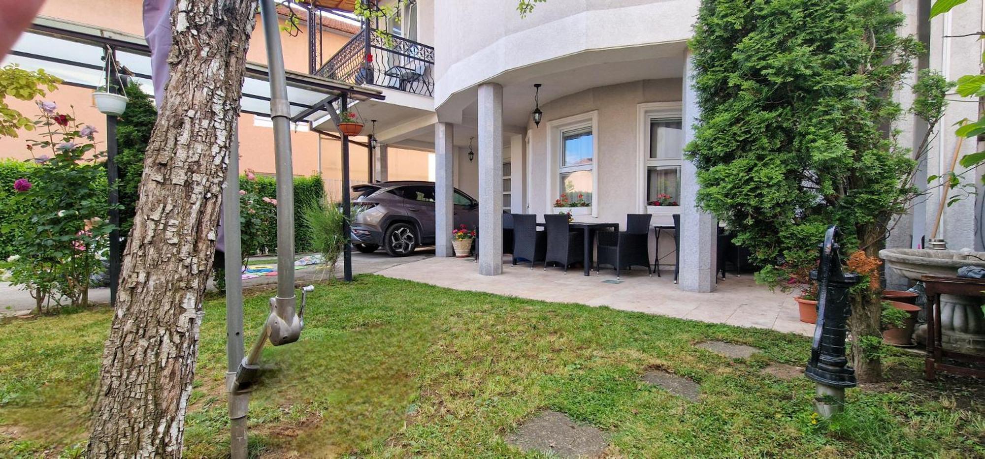 Ars Apartment *